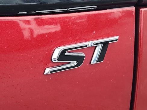 Used 2023 Buick Envision Essence w/ Sport Touring Package image 13