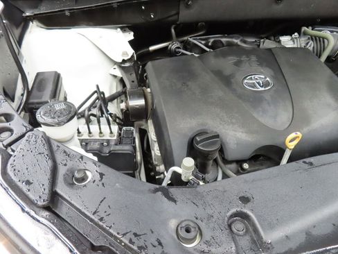 Used 2018 Toyota Highlander XLE image 25