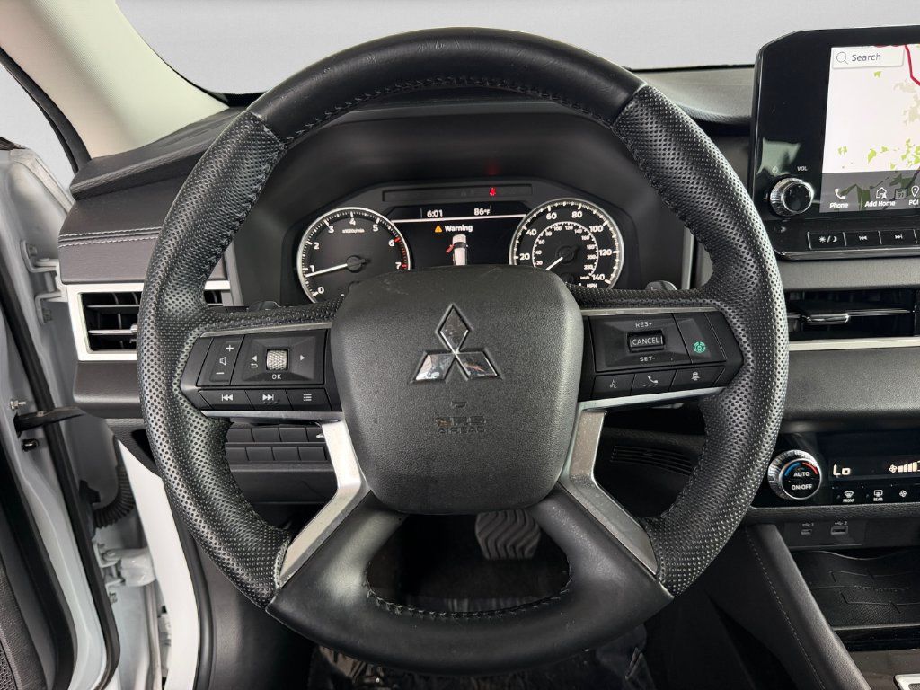 Used 2023 Mitsubishi Outlander SE FWD image 12