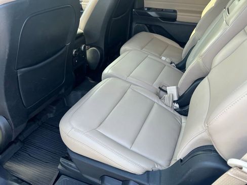 Used 2020 Ford Explorer XLT w/ Equipment Group 202A AWD/4WD image 17