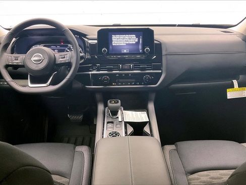 Certified 2025 Nissan Pathfinder SV image 6