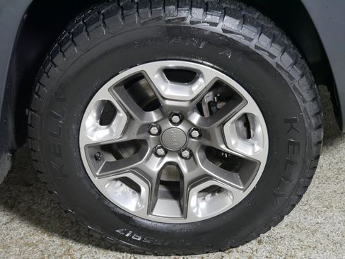 Used 2019 Jeep Cherokee Trailhawk w/ Cold Weather Group AWD/4WD image 15