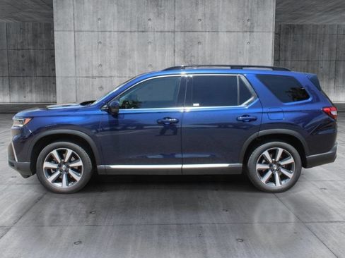 Used 2024 Honda Pilot Touring image 2
