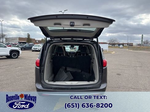 Used 2018 Chrysler Pacifica Limited w/ Tire & Wheel Group image 39