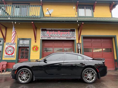 Used 2017 Dodge Charger SXT w/ Navigation & Travel Group image 6