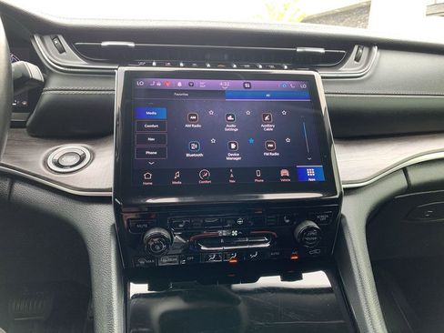 Used 2021 Jeep Grand Cherokee L Limited AWD/4WD image 22