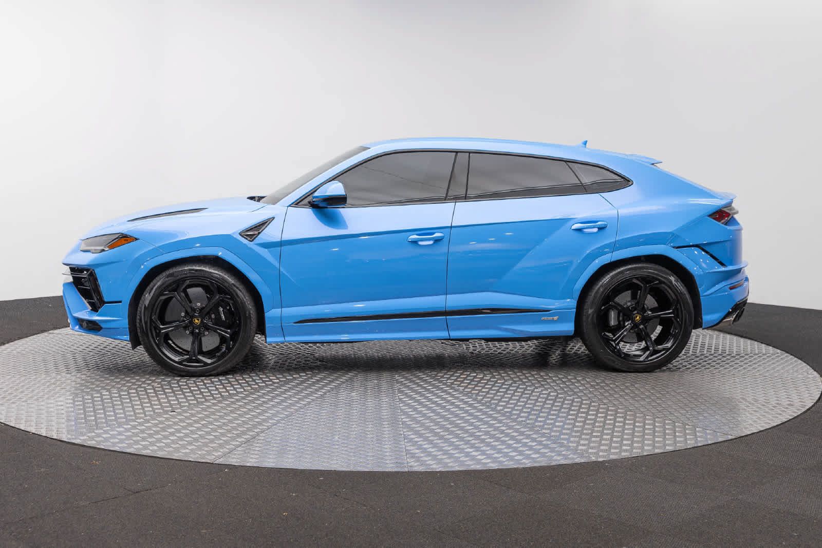 Used 2023 Lamborghini Urus S AWD/4WD image 3