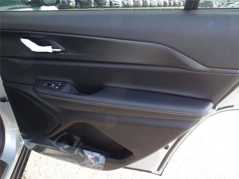 Used 2025 Jeep Grand Cherokee L Altitude image 8