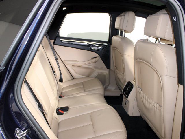 Certified 2023 Porsche Macan AWD/4WD image 24