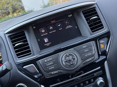 Used 2018 Nissan Pathfinder SV image 16