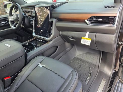 New 2026 GMC Yukon XL Denali w/ Denali Reserve Package image 18