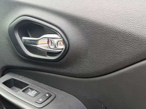 Used 2022 Jeep Cherokee Trailhawk image 21