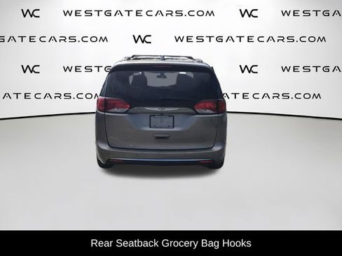 Used 2017 Chrysler Pacifica Touring-L FWD image 8