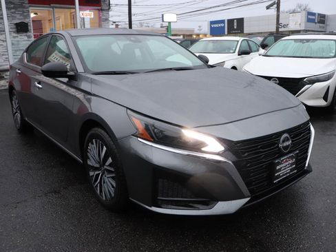 Used 2024 Nissan Altima 2.5 SV image 7