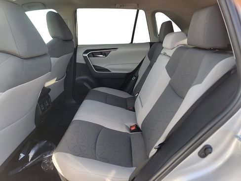 Used 2021 Toyota RAV4 XLE w/ Convenience Package image 27