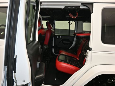 Used 2018 Jeep Wrangler Unlimited Rubicon AWD/4WD image 32