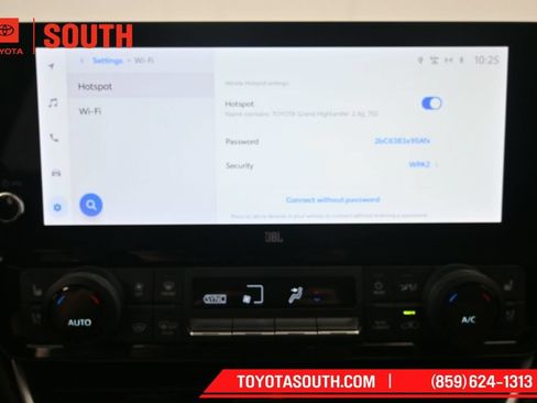Used 2024 Toyota Grand Highlander AWD image 16