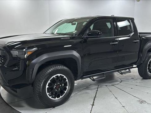Certified 2025 Toyota Tacoma TRD Off-Road AWD/4WD image 1
