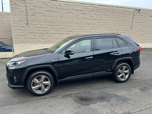 Used 2020 Toyota RAV4 Limited image 8