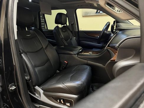 Used 2018 Cadillac Escalade Luxury RWD image 26