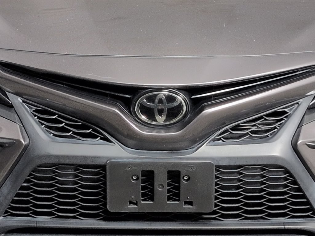 Used 2022 Toyota Camry SE FWD image 4