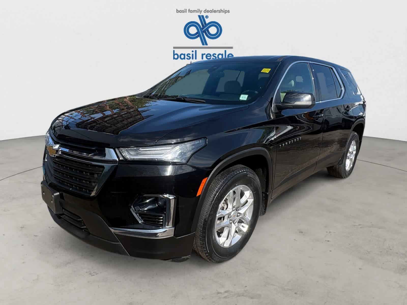 Used 2023 Chevrolet Traverse LS AWD/4WD image 2