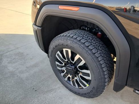 New 2026 GMC Sierra 2500 Denali Ultimate w/ LPO, Black Badging Package image 33