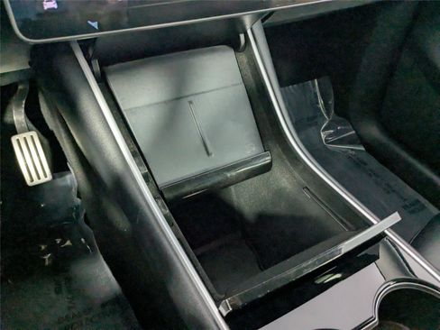 Used 2020 Tesla Model Y Long Range image 23