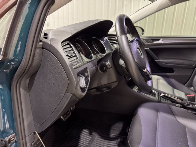 Used 2018 Volkswagen Golf Alltrack AWD/4WD image 11