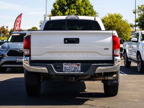 Used 2017 Toyota Tacoma TRD Off-Road w/ Tow Package AWD/4WD image 5