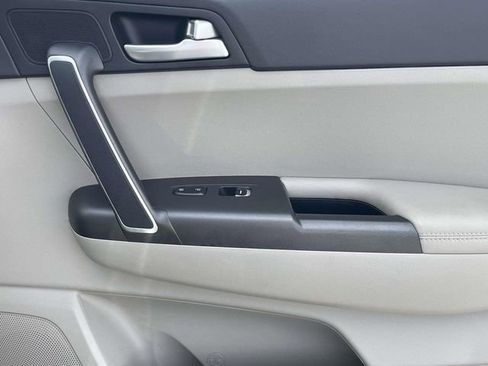 Certified 2022 Kia Sportage LX image 17