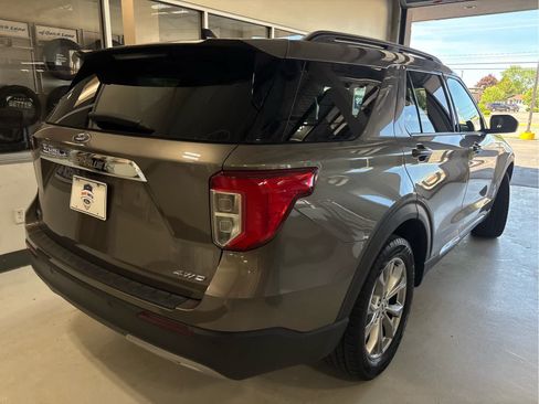 Used 2021 Ford Explorer XLT w/ Equipment Group 202A AWD/4WD image 8