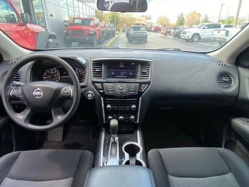 Used 2018 Nissan Pathfinder S image 17