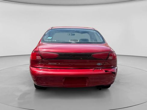 Used 2002 Ford Escort Sedan FWD image 4
