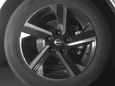 Used 2025 Nissan Sentra SV FWD image 13
