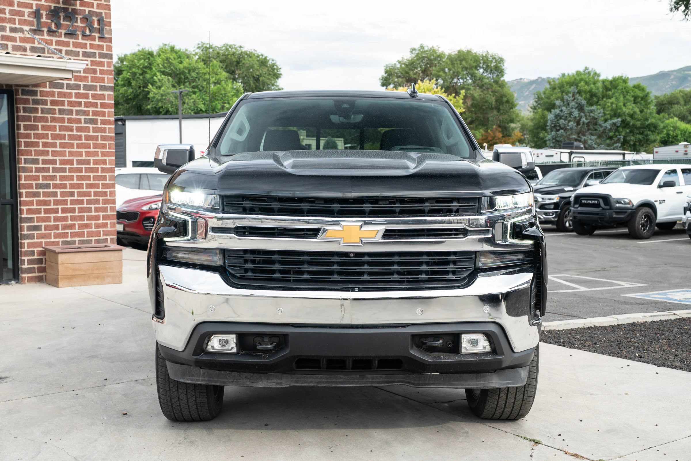 Used 2020 Chevrolet Silverado 1500 LTZ AWD/4WD image 2