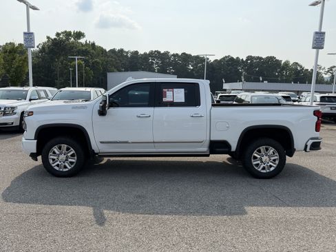 Used 2024 Chevrolet Silverado 2500 High Country w/ High Country Premium Package AWD/4WD image 6