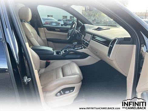 Used 2019 Porsche Cayenne S image 11