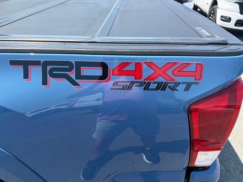 Used 2019 Toyota Tacoma TRD Sport AWD/4WD image 17