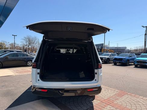 Used 2024 Jeep Wagoneer L Series II w/ Flexible Seating Group image 27