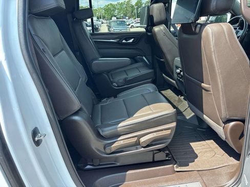Used 2023 GMC Yukon XL Denali w/ Advanced Technology Package AWD/4WD image 17