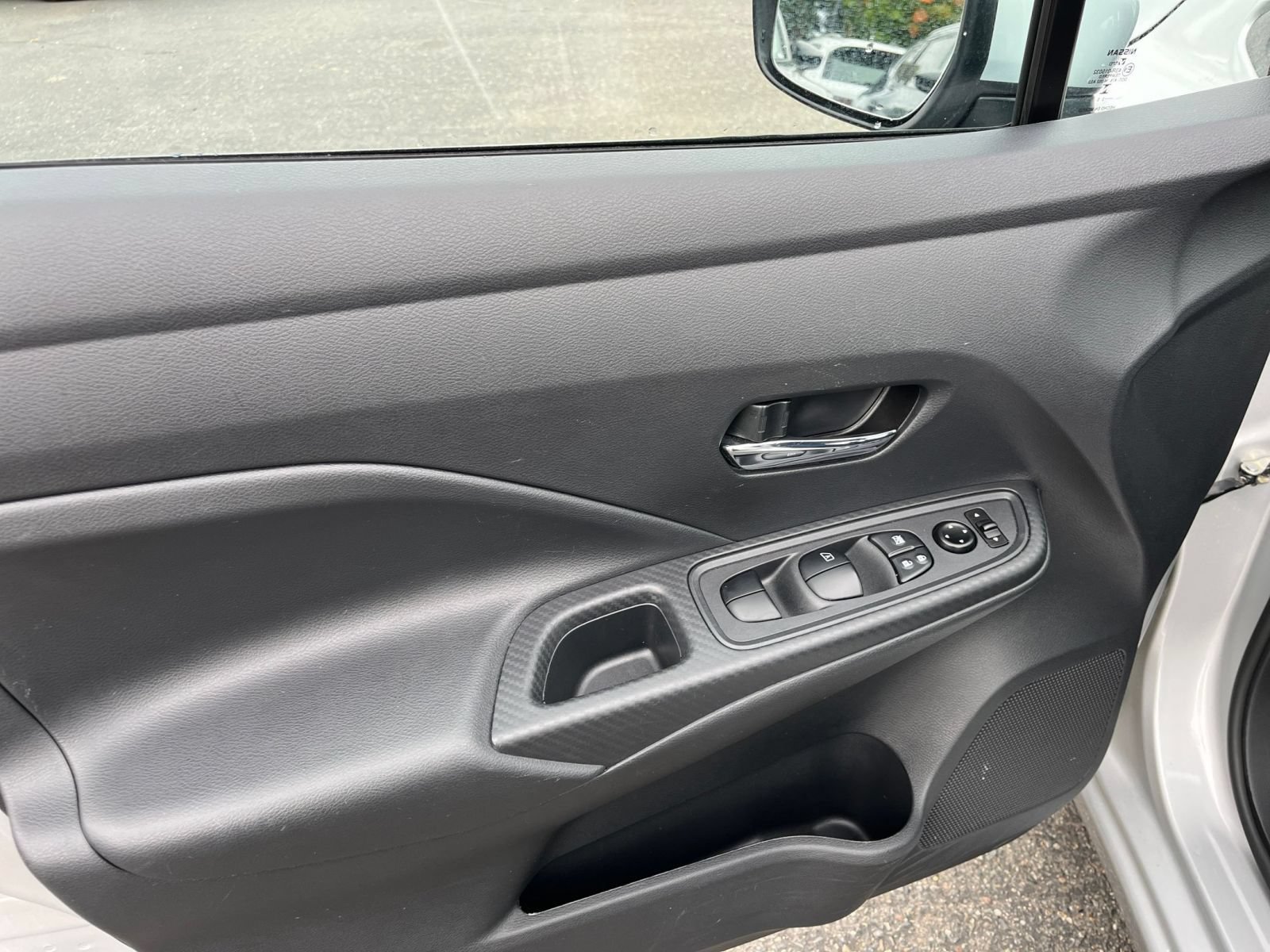 Used 2025 Nissan Versa SV FWD image 18