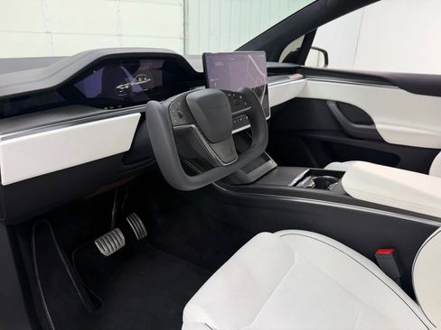 Used 2023 Tesla Model X Plaid image 12