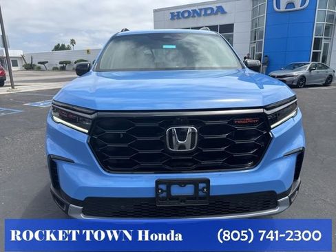 Used 2025 Honda Pilot TrailSport image 3