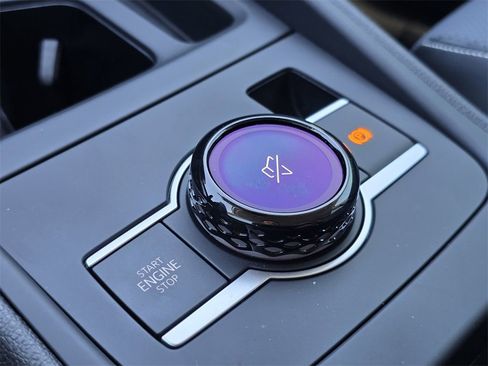 New 2025 Volkswagen Tiguan SE image 15