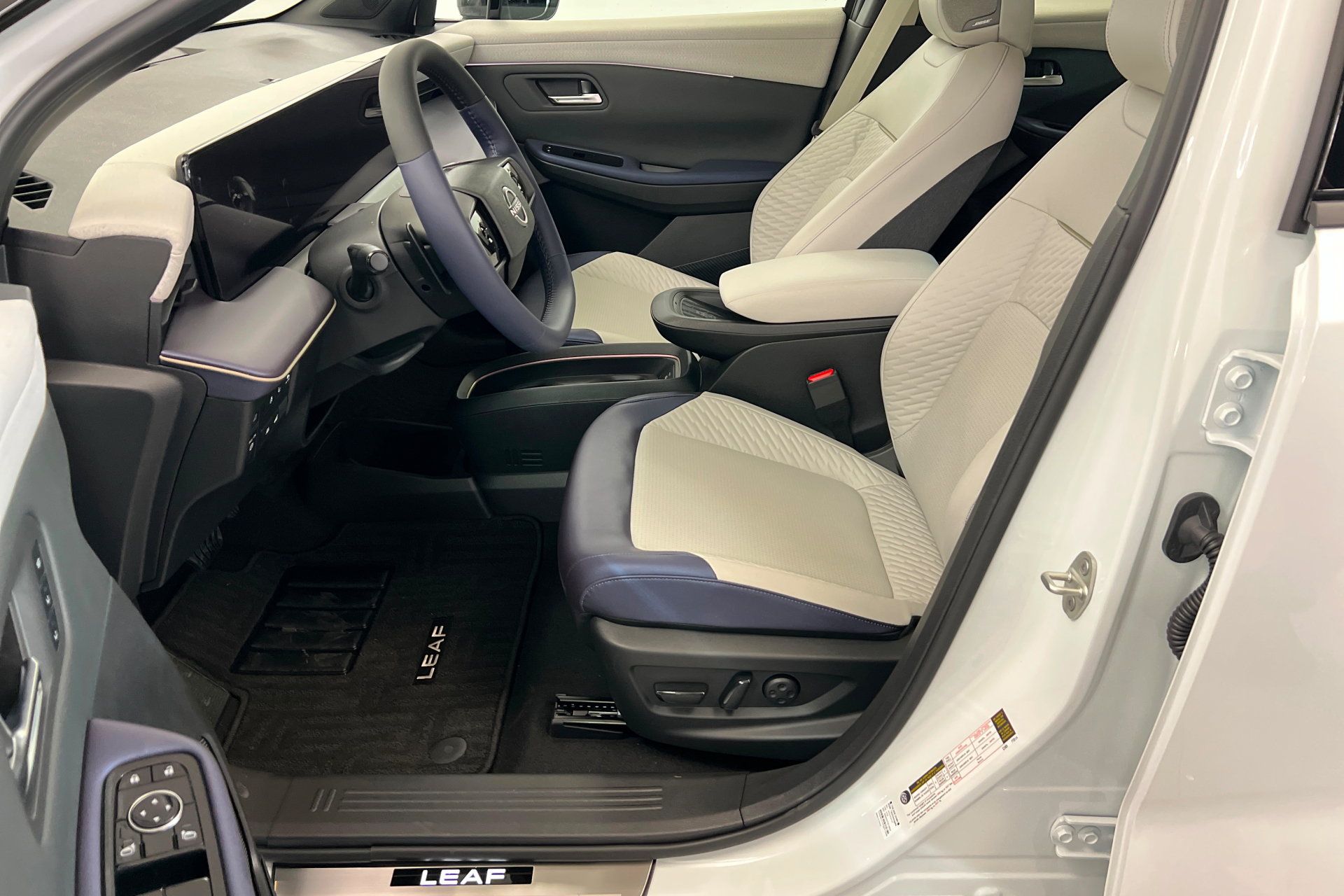 New 2026 Nissan Leaf Platinum+ w/ Illuminated Package FWD image 17