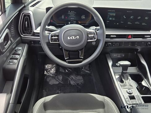 Certified 2025 Kia Sorento LX image 14