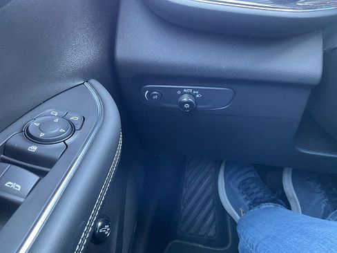 Used 2021 Buick Envision Essence image 24