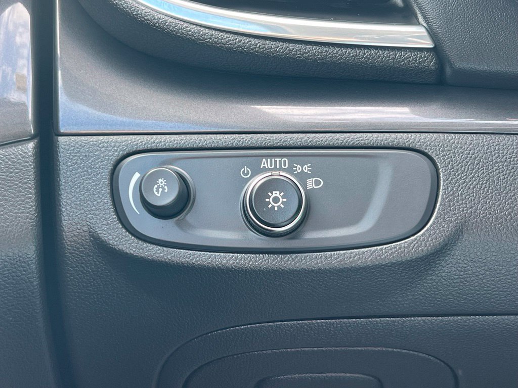 Used 2020 Buick Encore Preferred FWD image 30