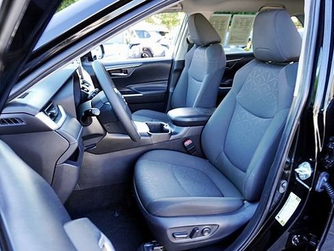 Used 2024 Toyota RAV4 XLE FWD image 16